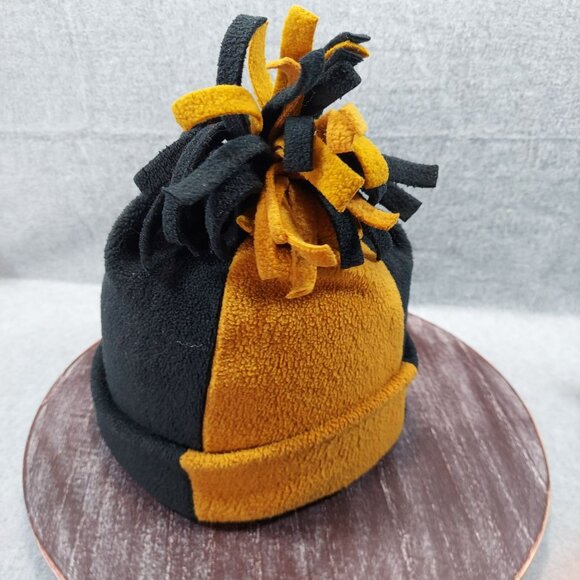 Scooby-Doo Kids Fleece Hat With Knot Tassels Black & Gold Cartoon Design - Picture 5 of 11